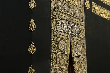 3 Star 14 Nights April Umrah Package